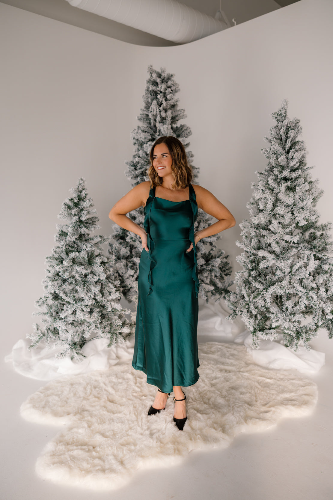 green emerald velvet dress Yvonne Christmas Dress green emerald velvet dress Yvonne Christmas Dress