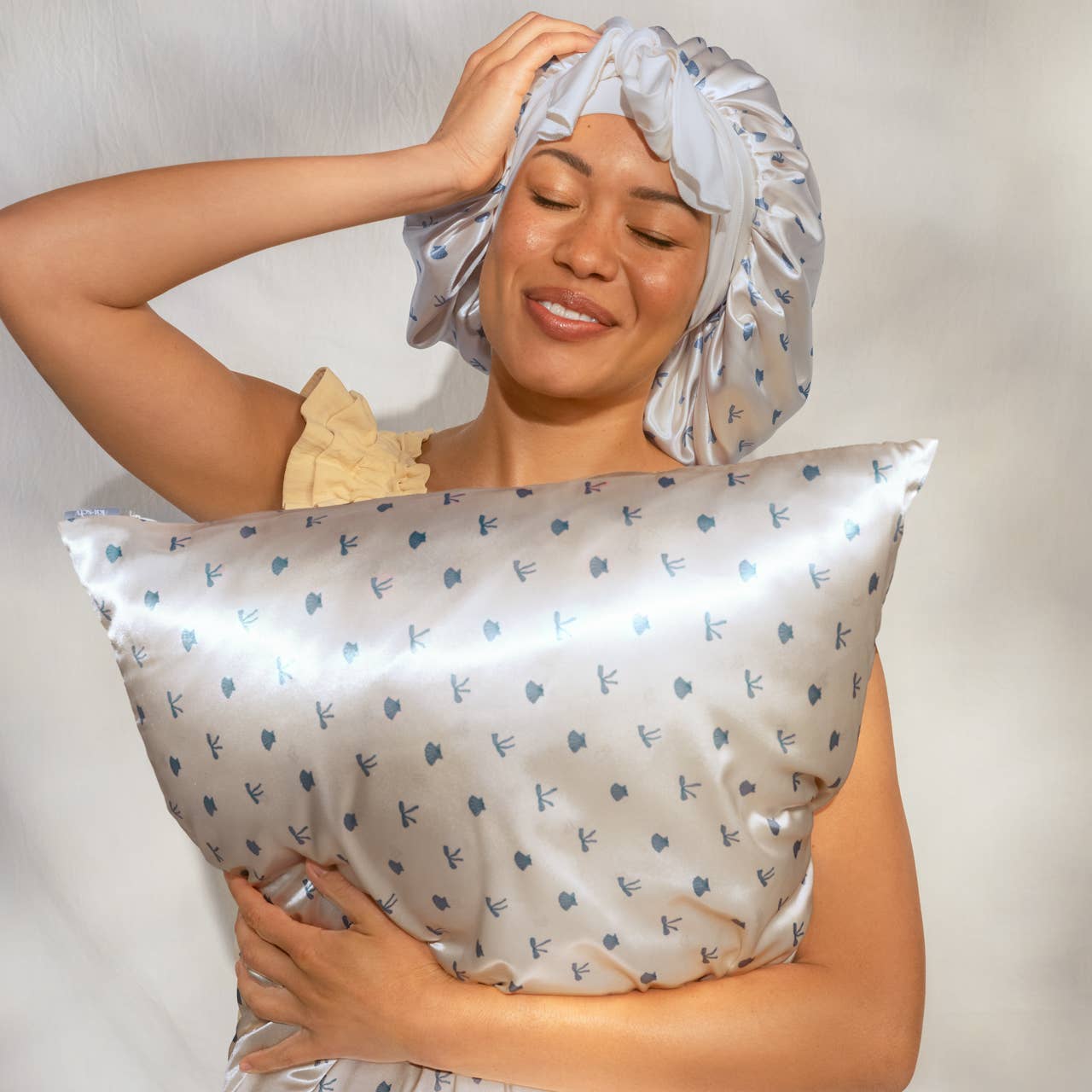 Kitsch Standard Satin Pillowcase | Pearlized Cream & Coastal Blue Print
