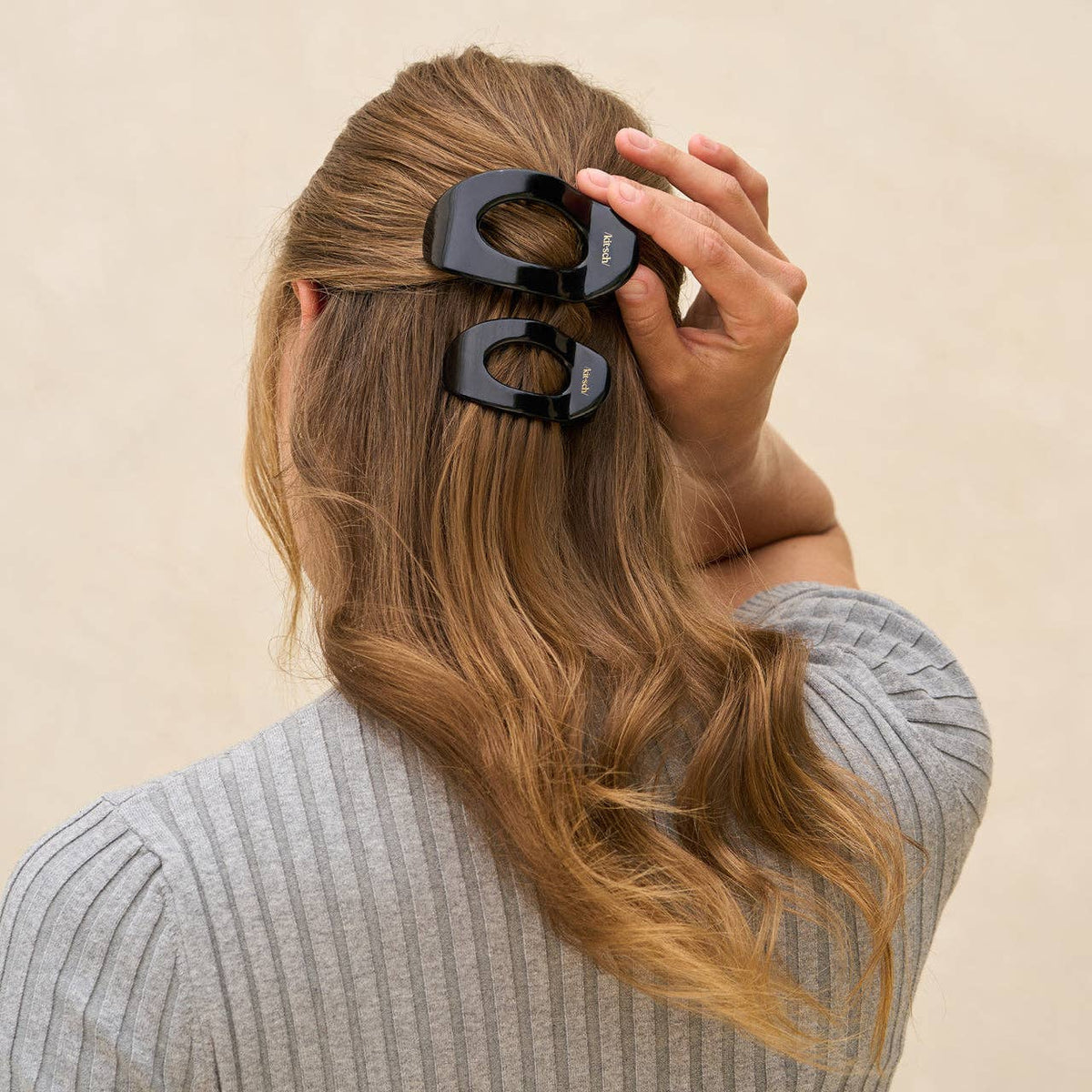 Black Flat Cloud Clip | Medium