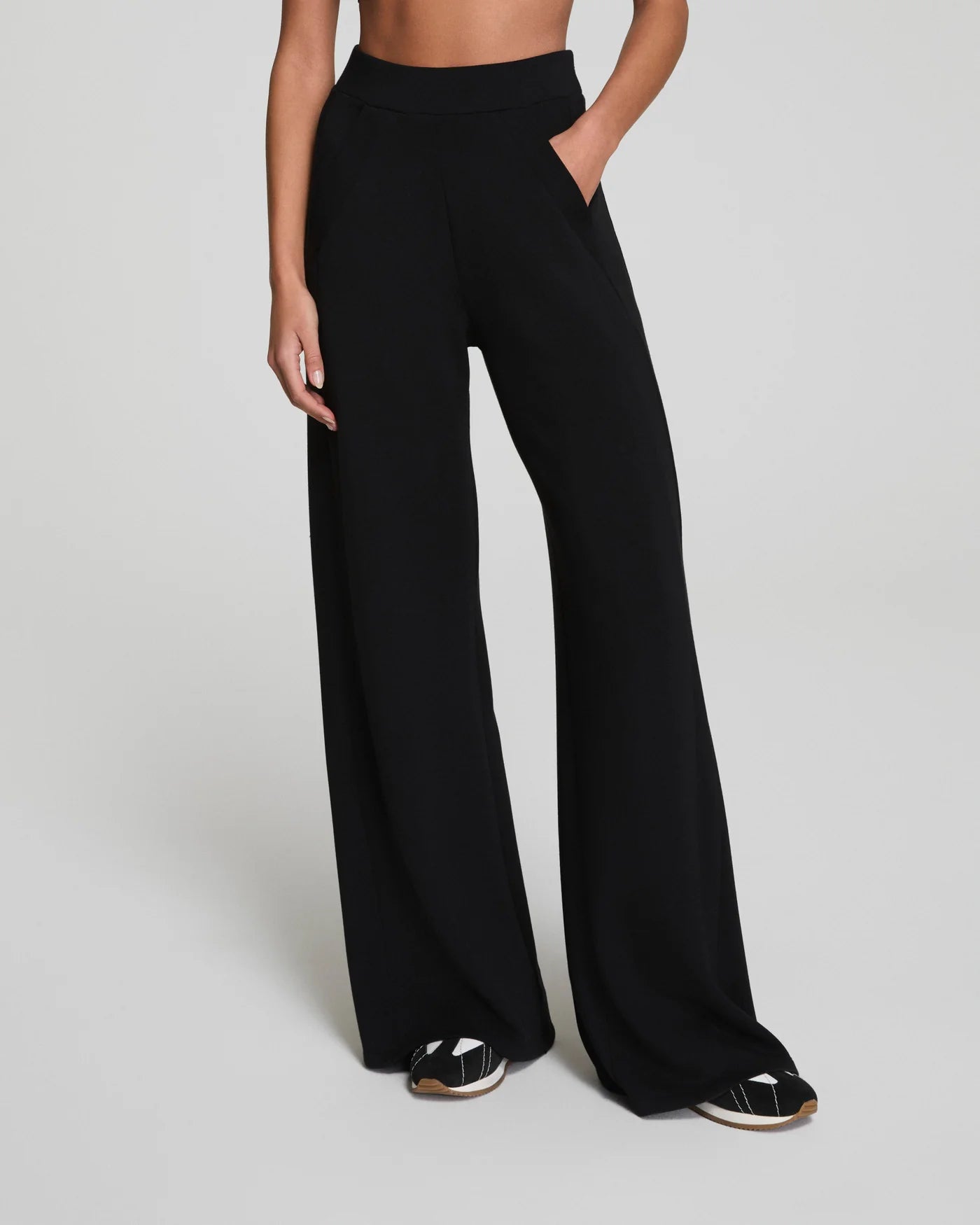 Spanx Airessentials Wide Leg Trackpant | Black