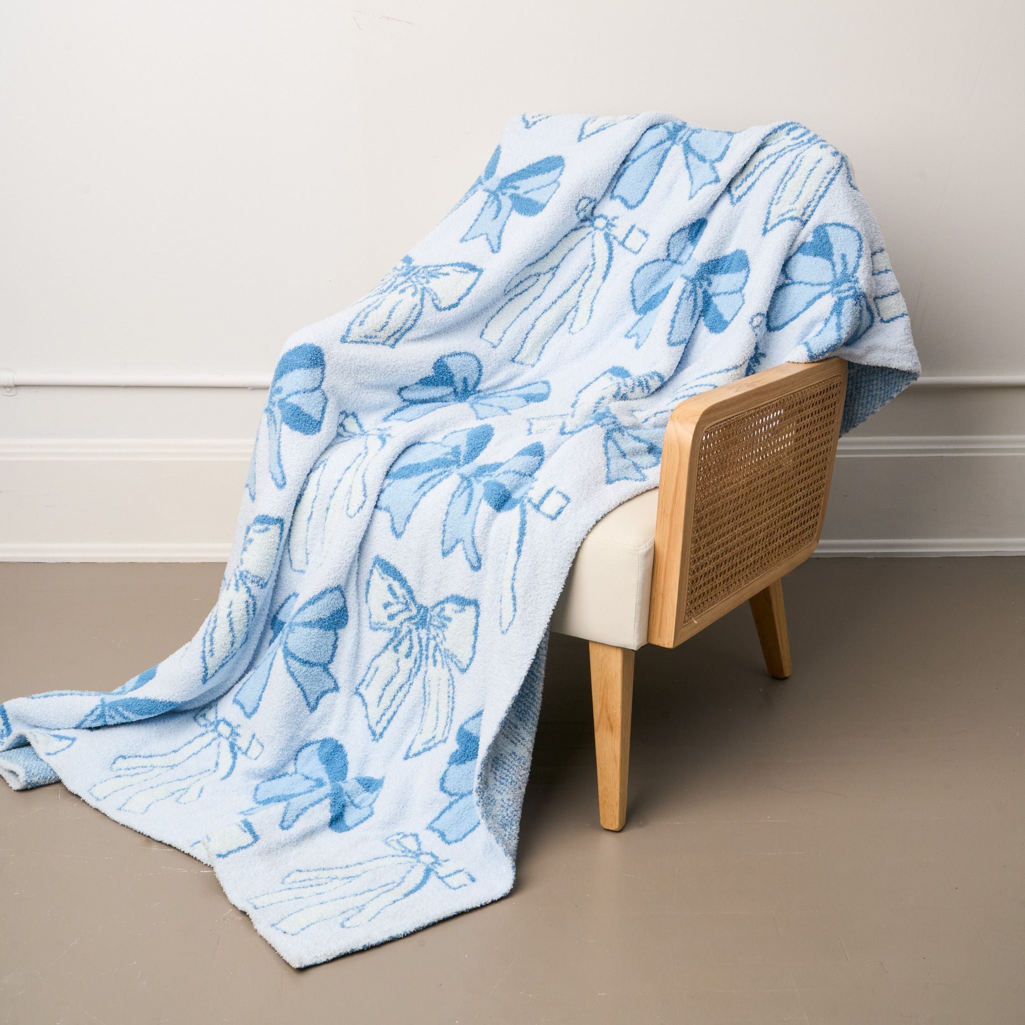 Cozy Dreams Luxe Blanket | Blushing Bows Blue