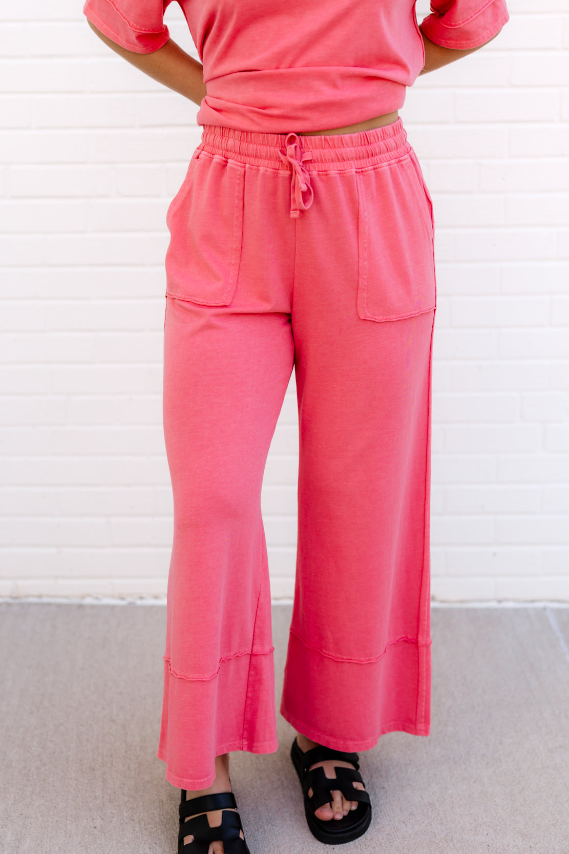 Aly Cropped Pant & Tee Set | Strawberry