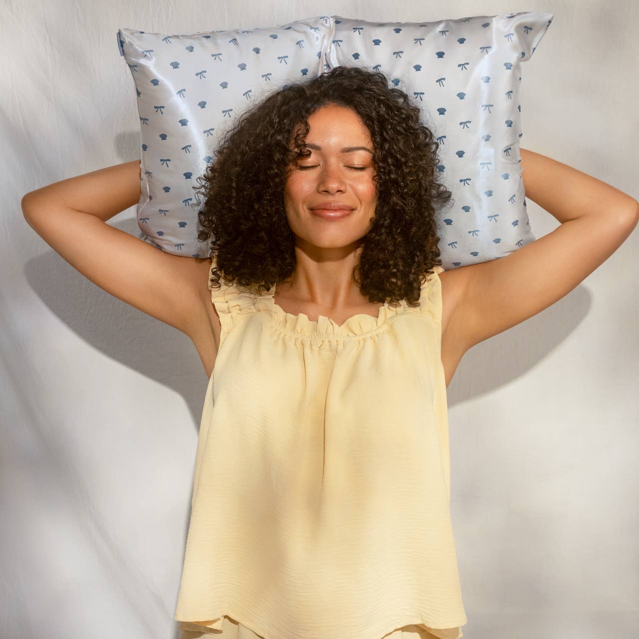 Kitsch Standard Satin Pillowcase | Pearlized Cream & Coastal Blue Print