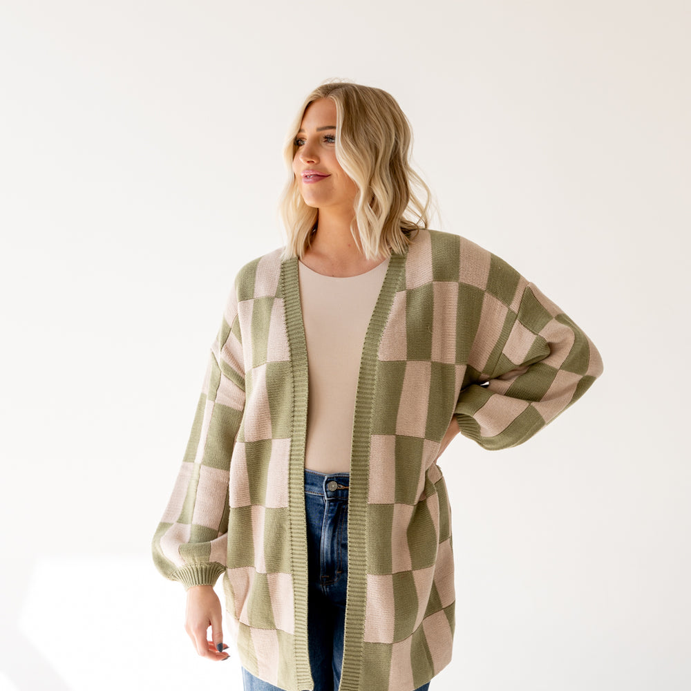 Women's Oversized Checkered Cardigan 