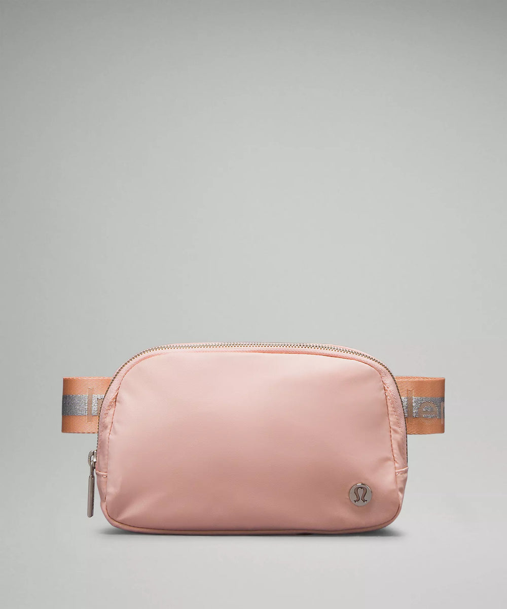 Everywhere Belt Bag 1L | Pink Mist/Silver/White Opal