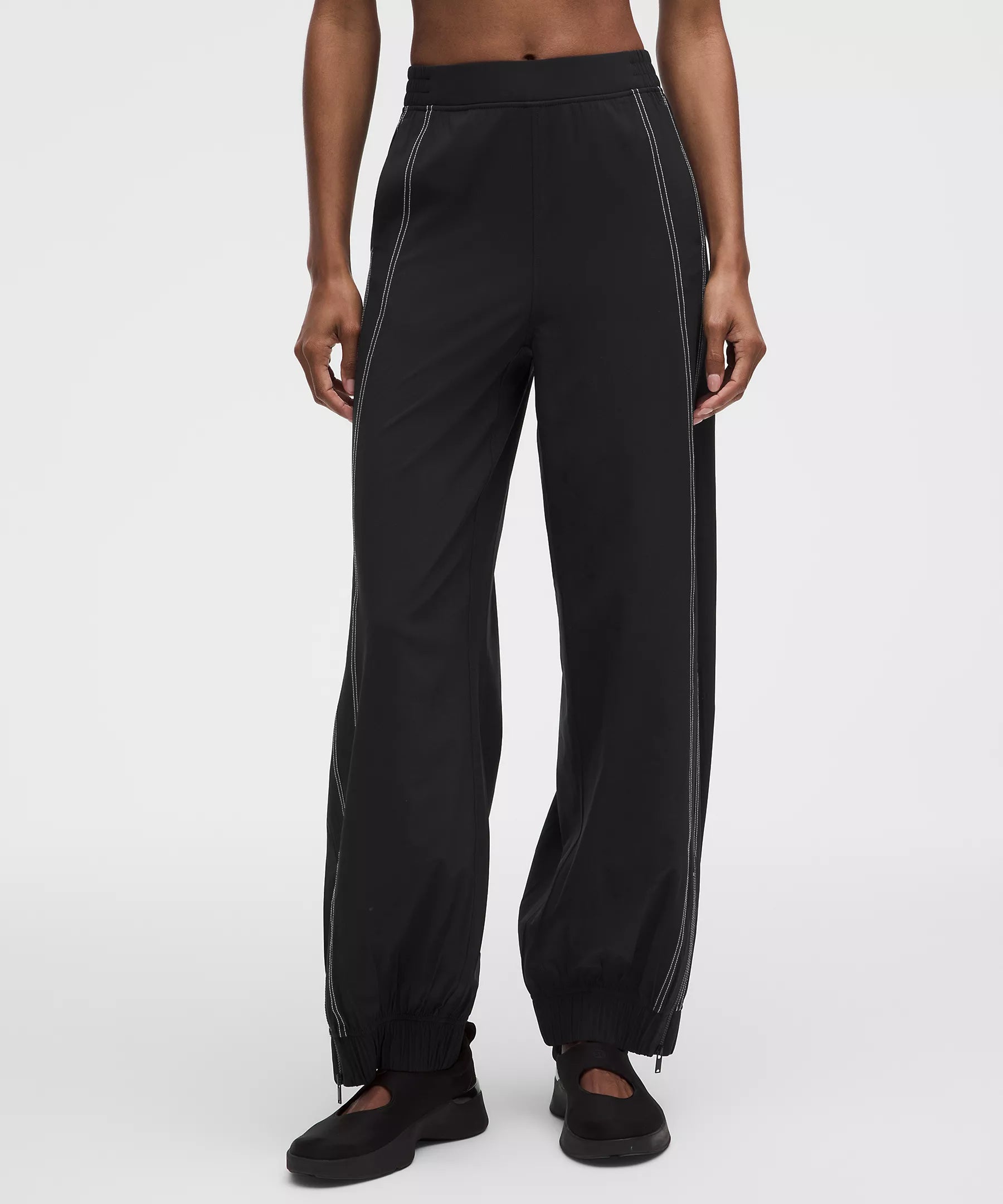 Define High-Rise Swift Jogger *Regular | Black/Light Ivory