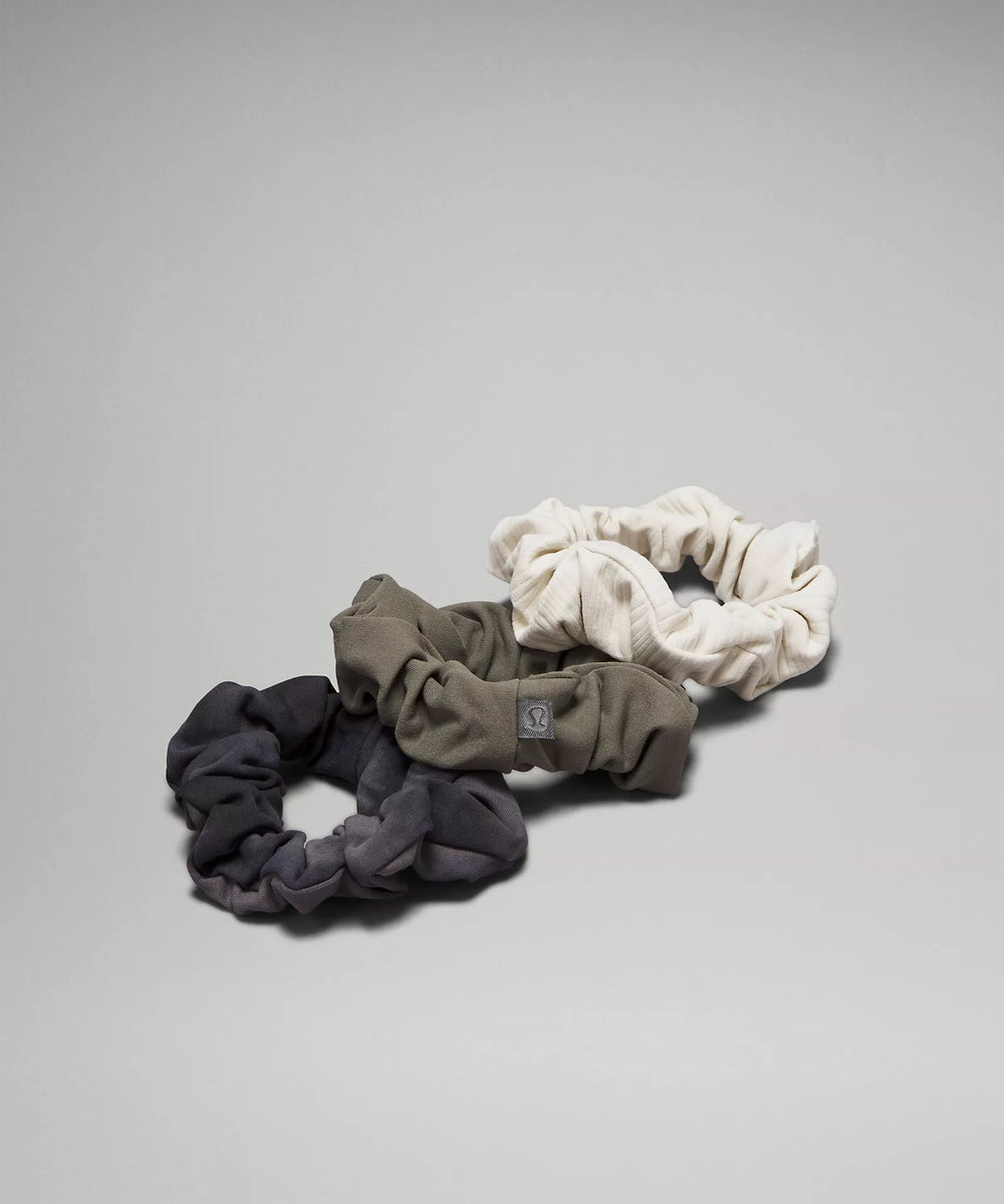 Uplifting Scrunchies 3 Pack | Grey Sage/Diamond Dye Pitch Grey Graphite Grey/Bone