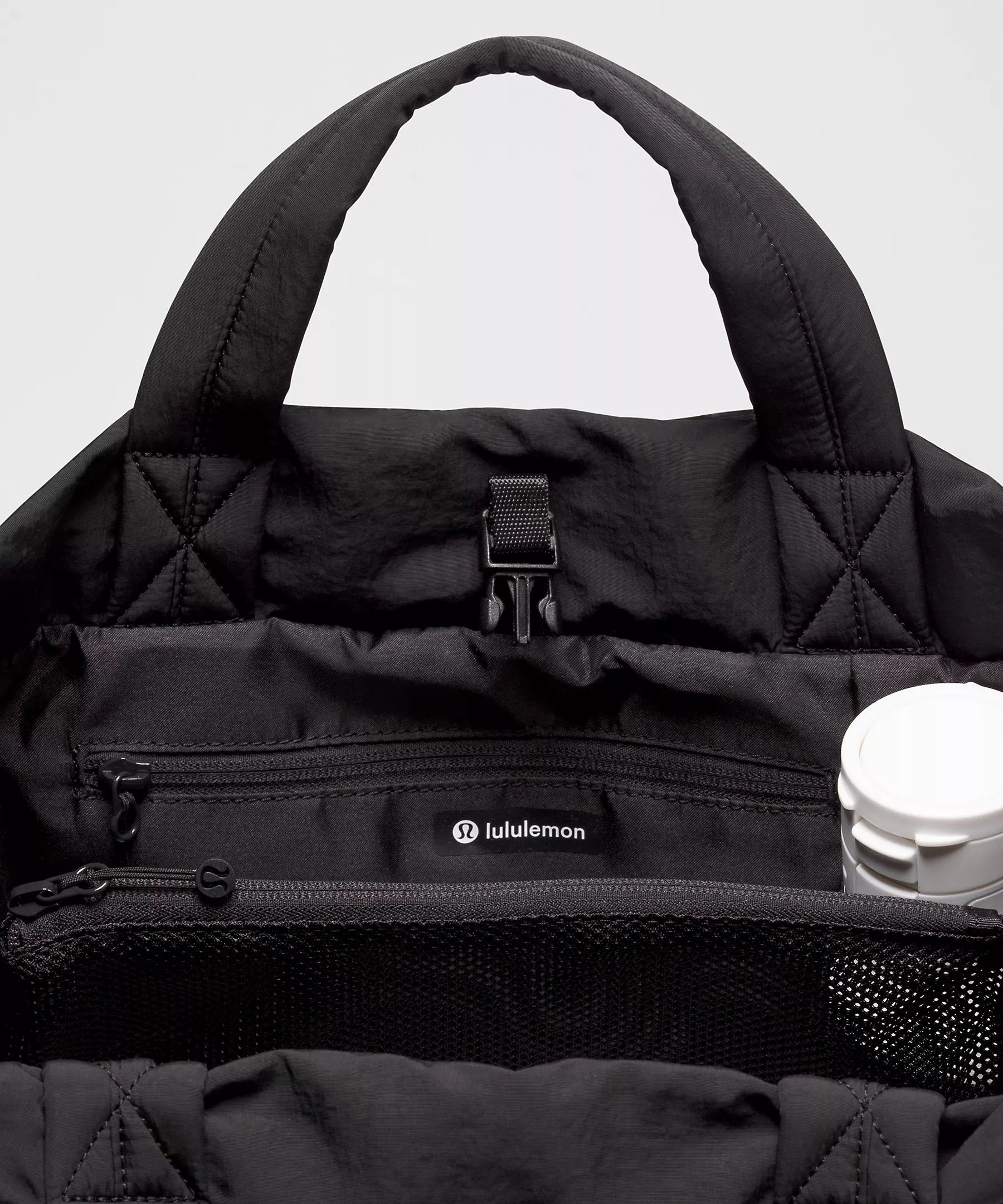 On My Level Tote Bag 20L | Black/Gold