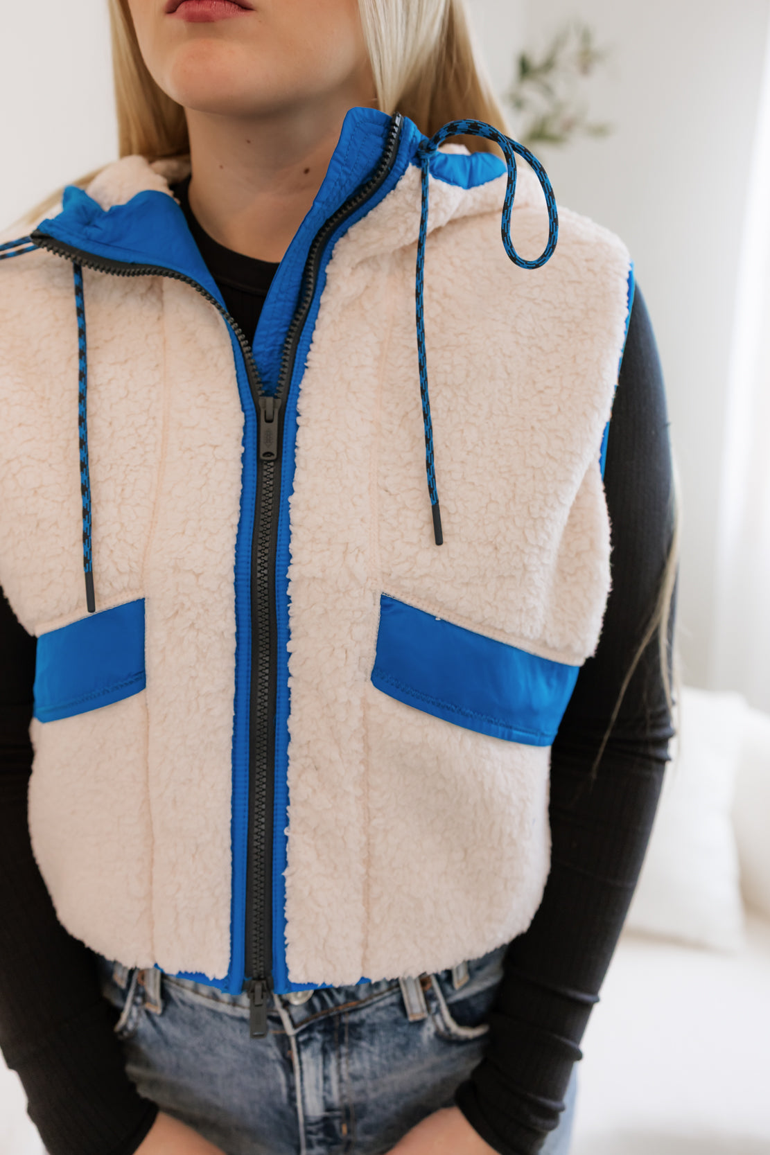 Sky High Fleece Vest | Cream W/ Powderline