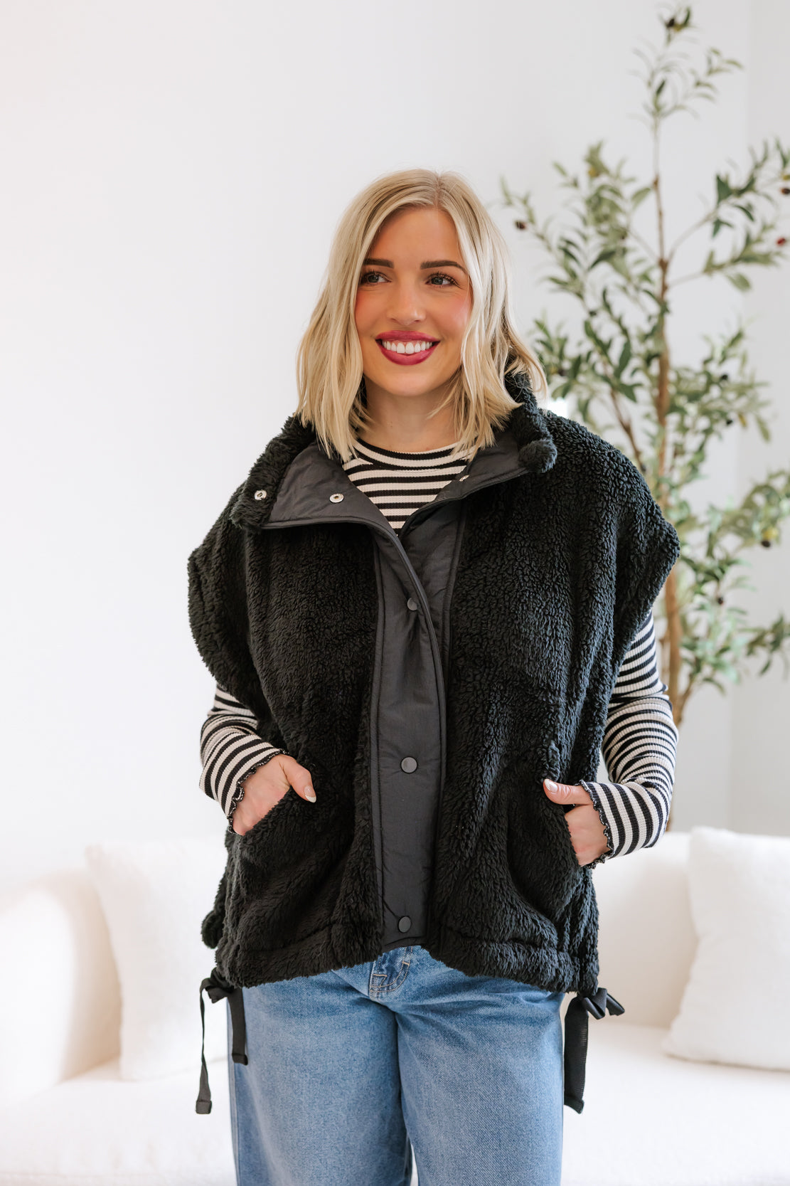 Scout It Out Fleece Vest | Black