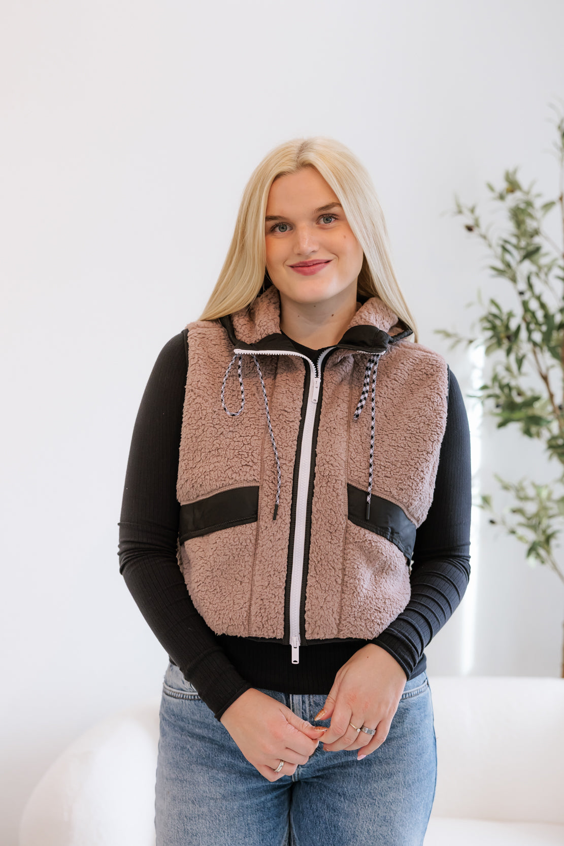 Sky High Fleece Vest | Smoky Plum W/ Black