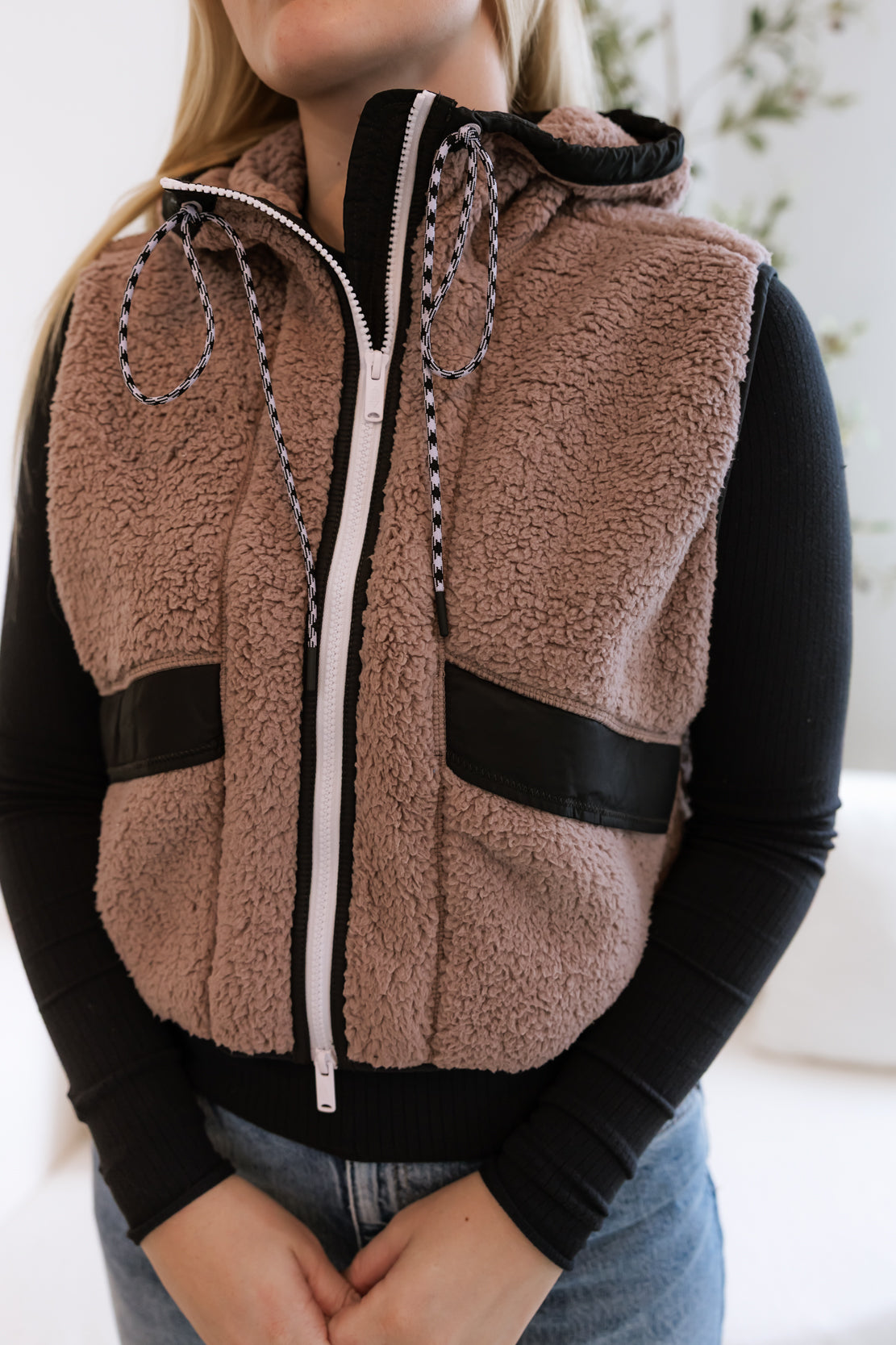 Sky High Fleece Vest | Smoky Plum W/ Black