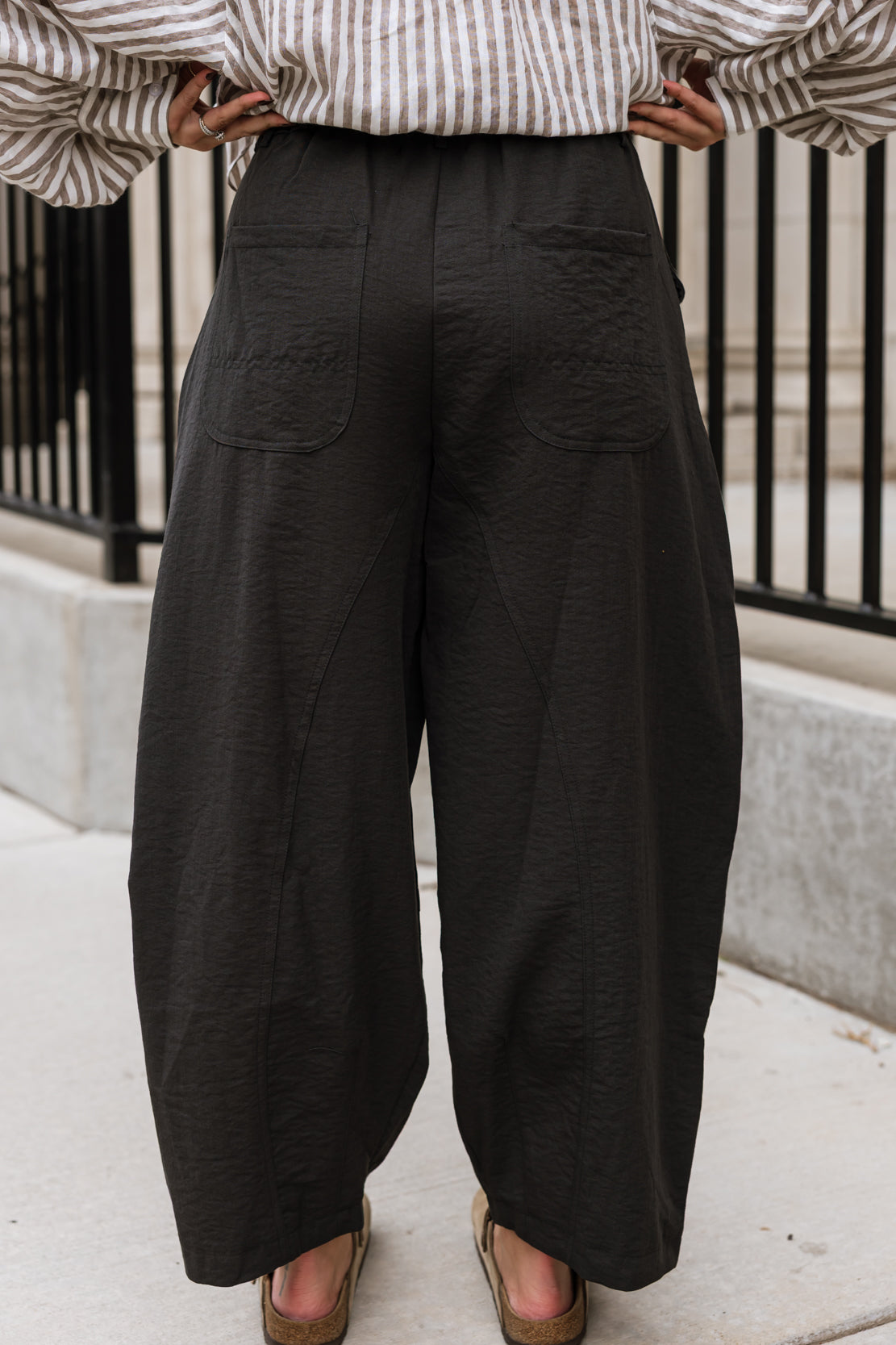 Kiley Woven Barrel Pants | Black