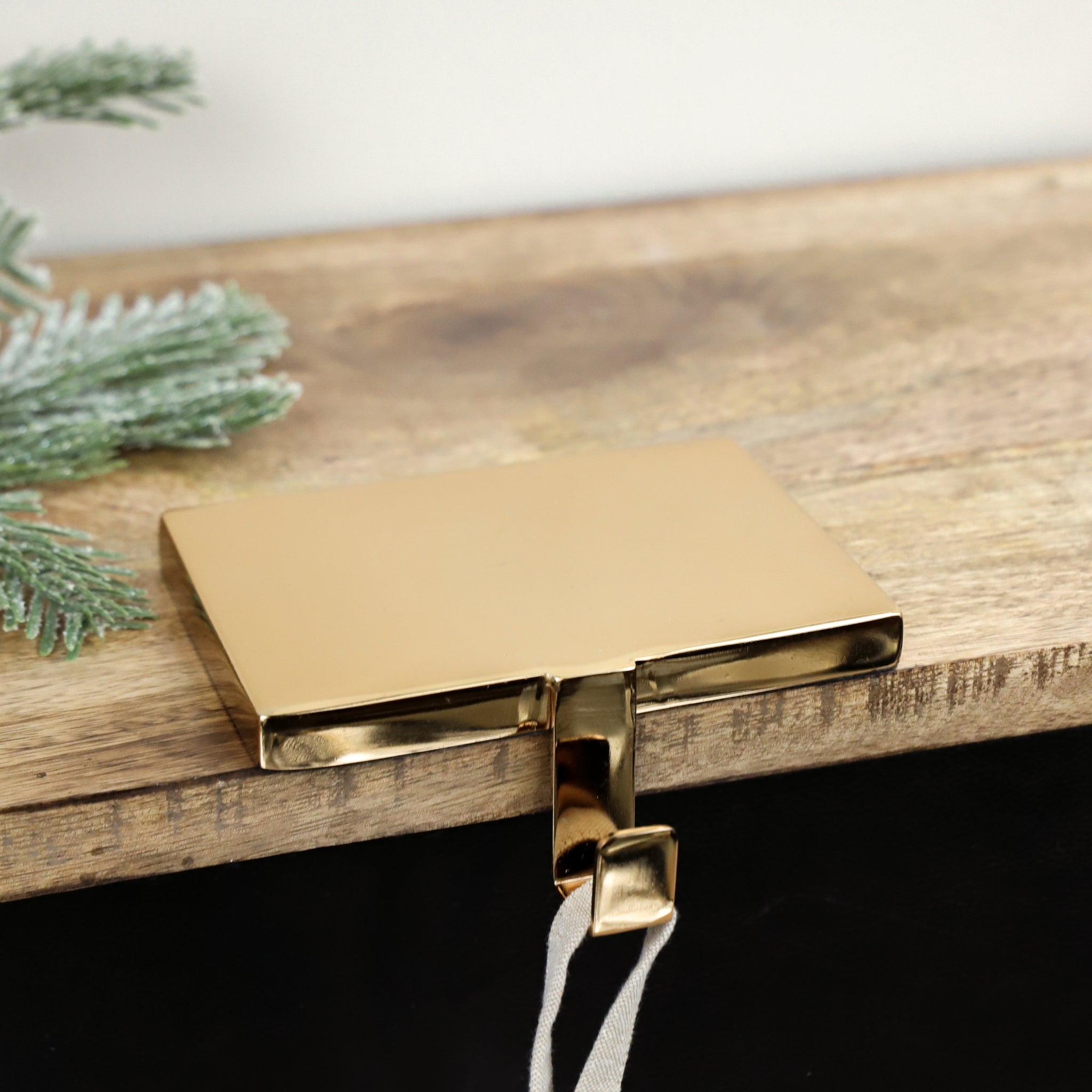PDDIV23-005 6" Gold Stocking Holder