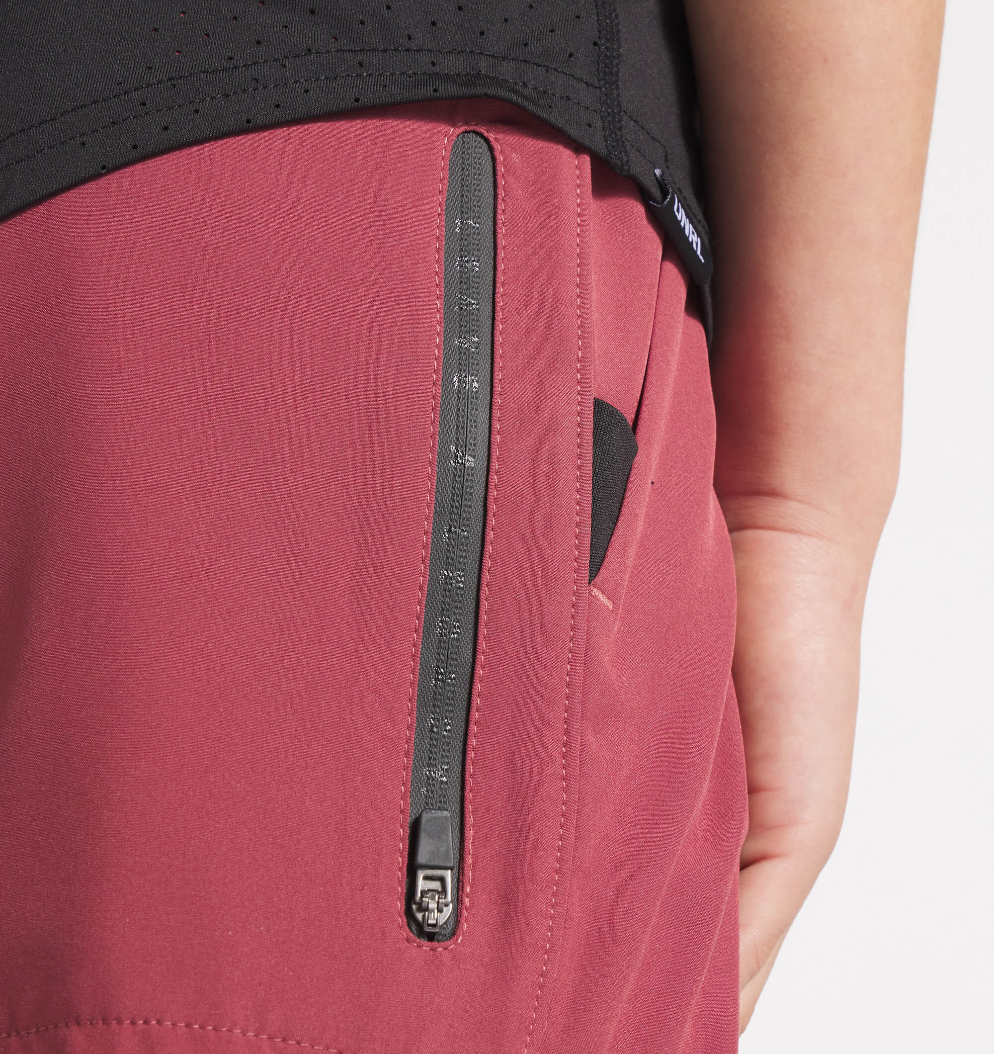 Youth UNRL Stride Short 7.5" | Red Rock