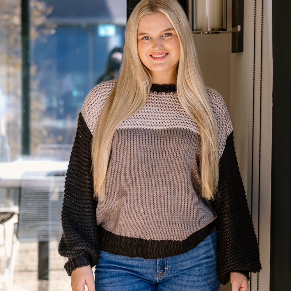 
                  
                    Women's Sweater
                  
                