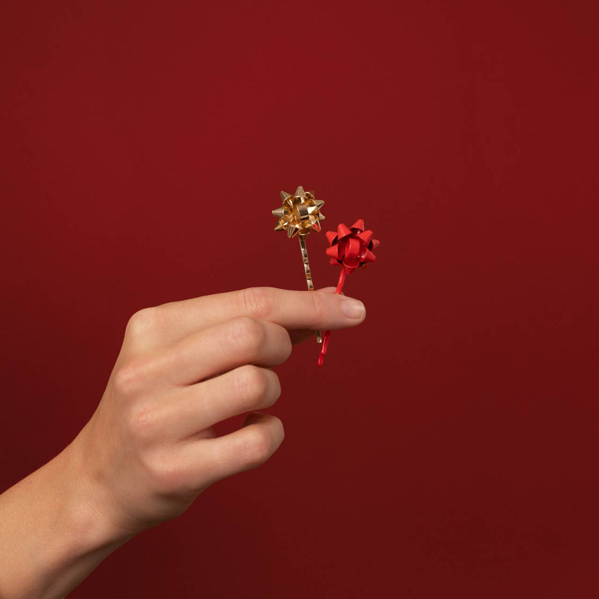Metal Gift Bow Bobby Pins 4pc Set | Red & Gold