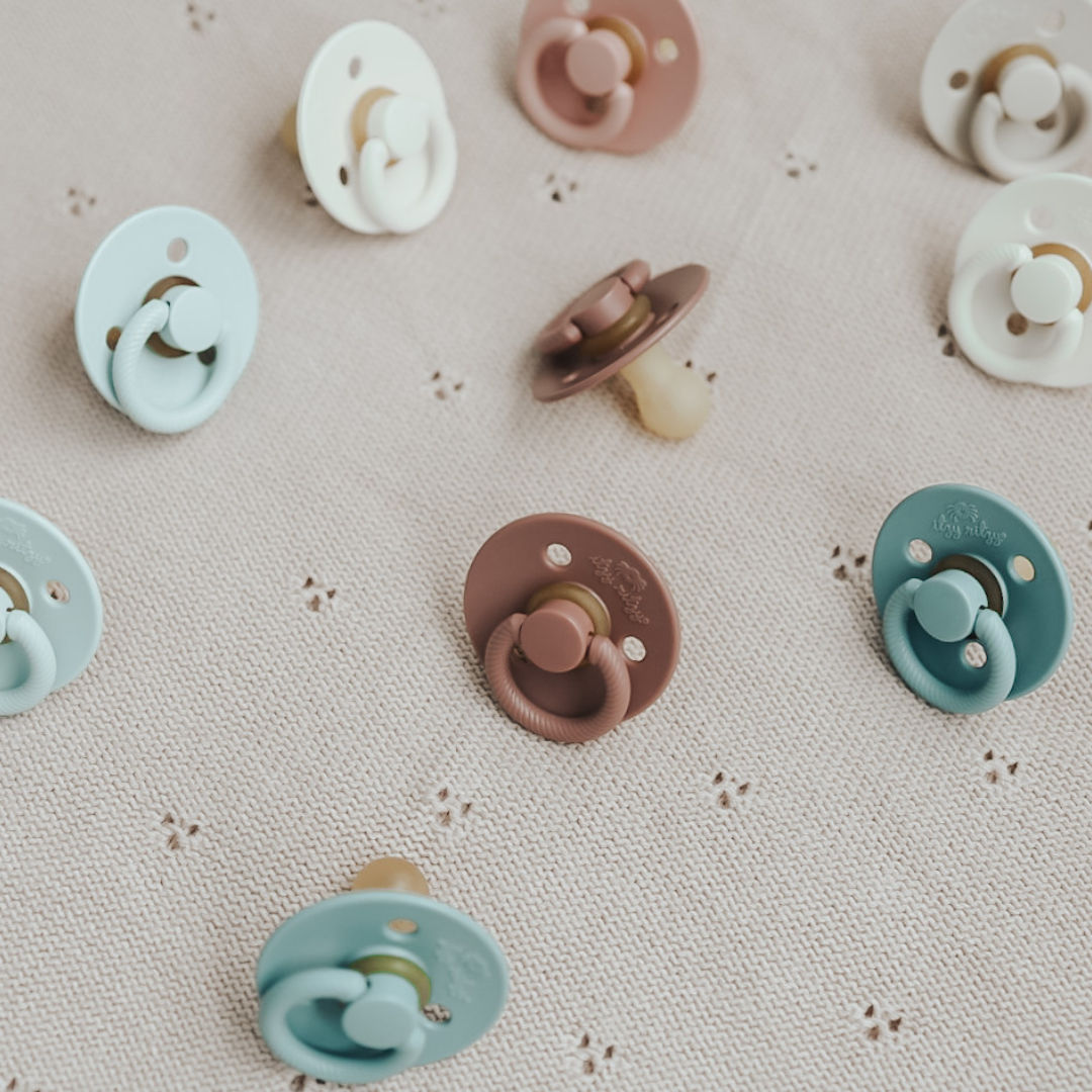 Itzy Soother™ Natural Rubber Paci Sets | Coconut + Toast