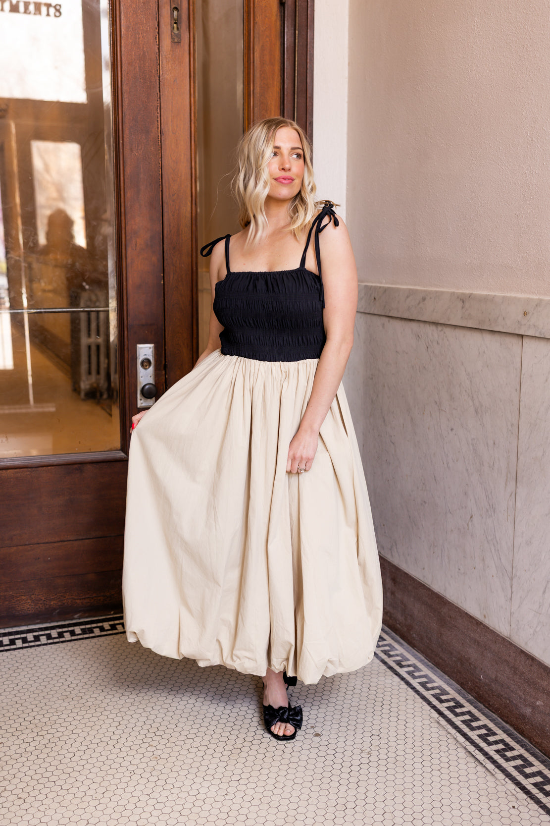 Hadley Contrast Balloon Dress | Tan/Black