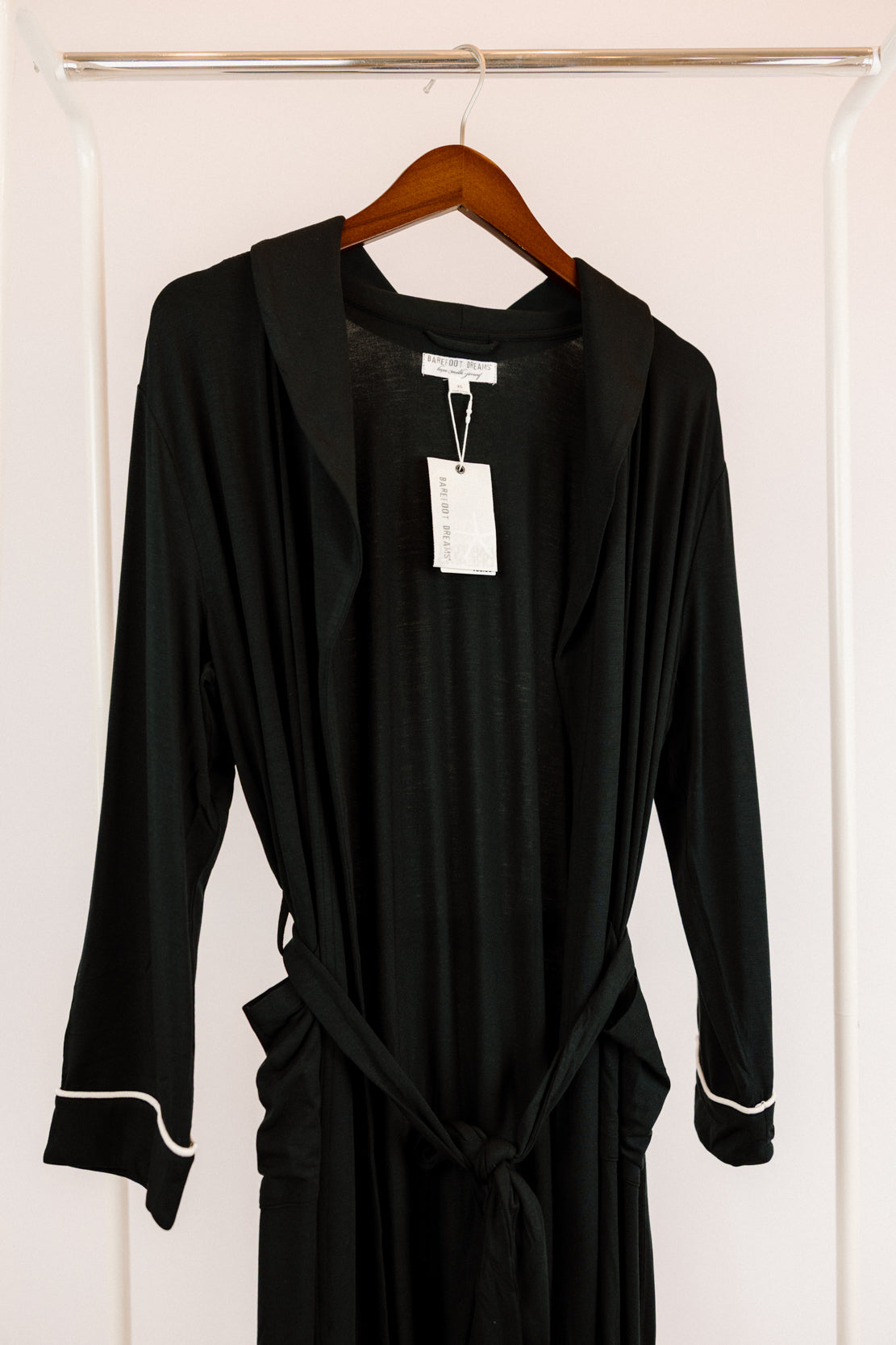 Barefoot Dreams Robe with Piping | Black