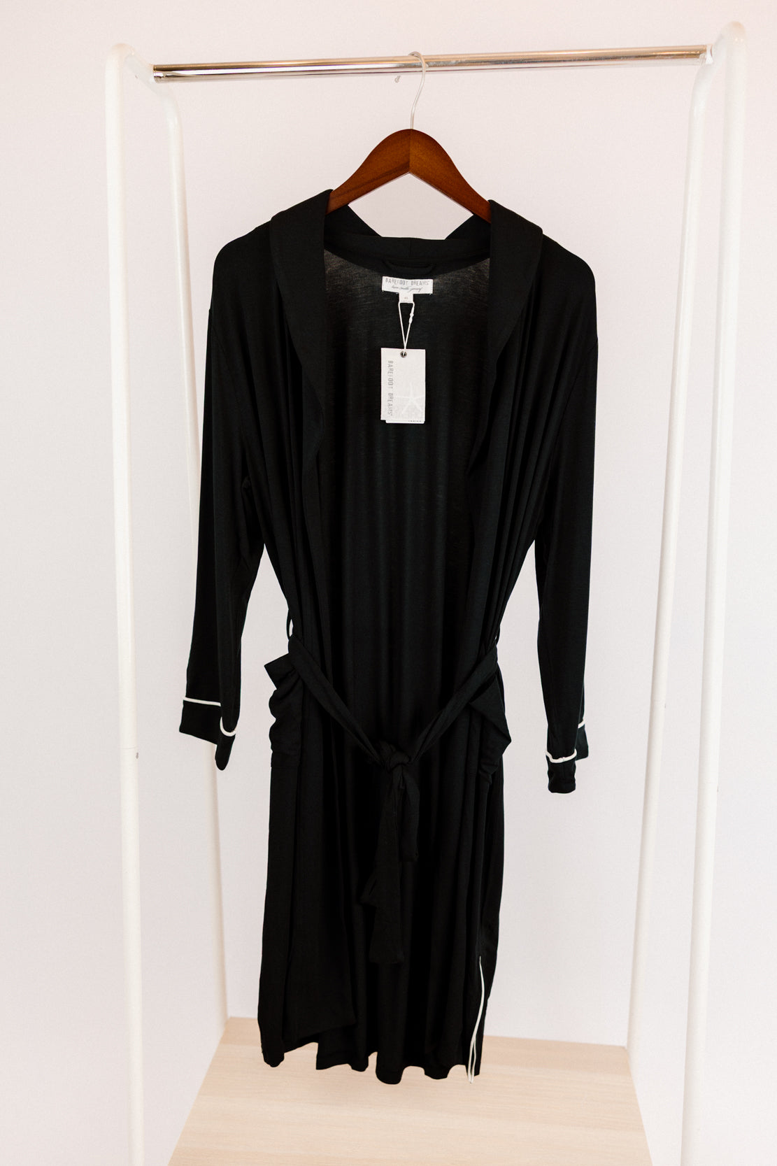Barefoot Dreams Robe with Piping | Black