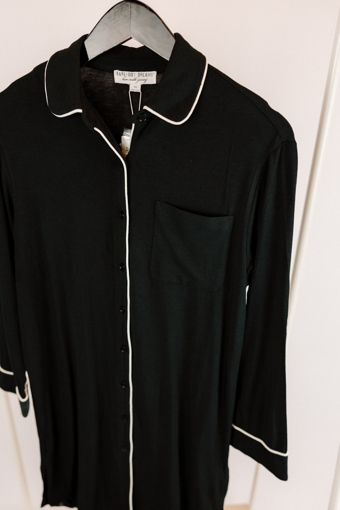 Barefoot Dreams Sleep Shirt with Piping | Black