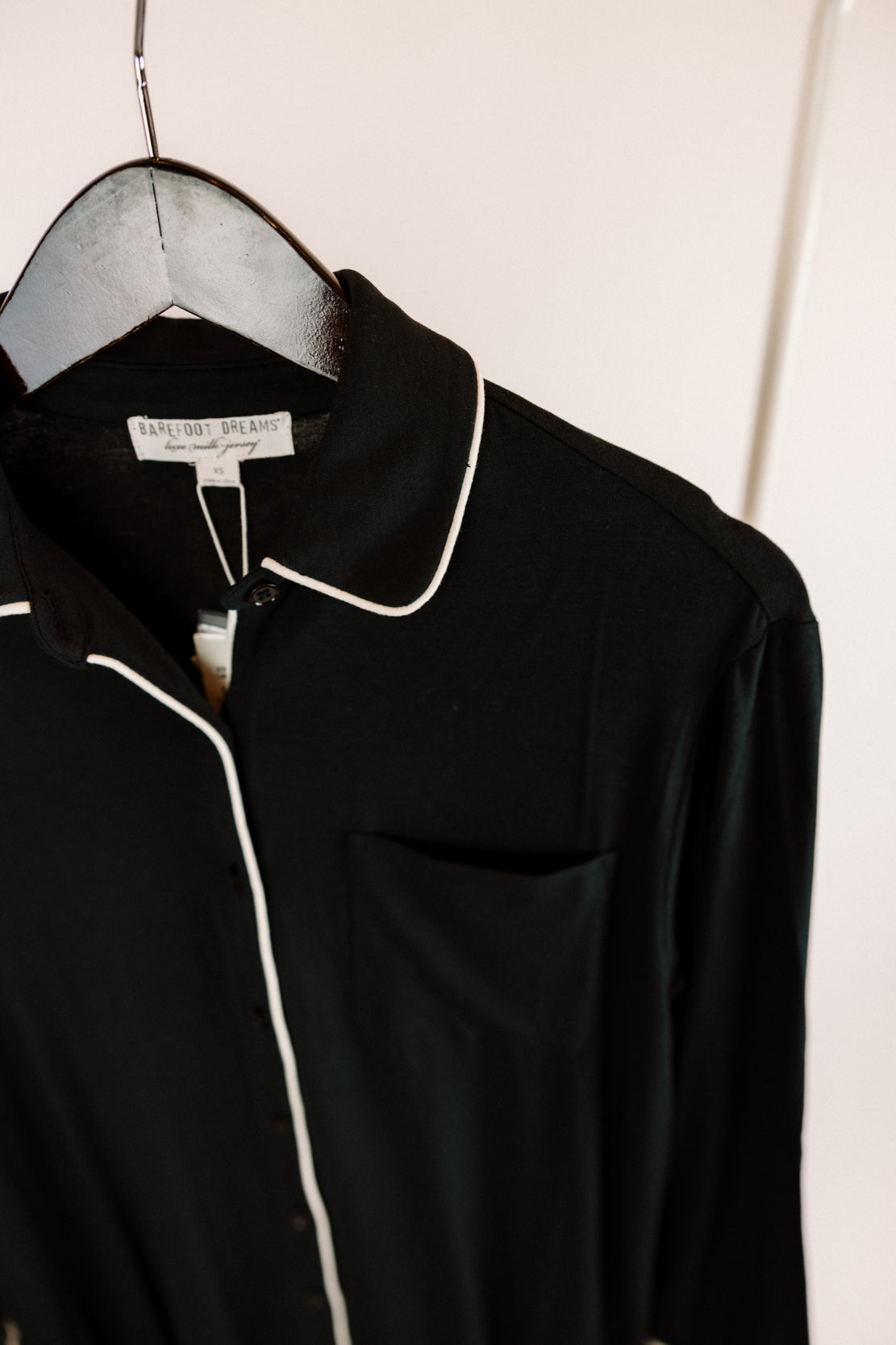 Barefoot Dreams Sleep Shirt with Piping | Black