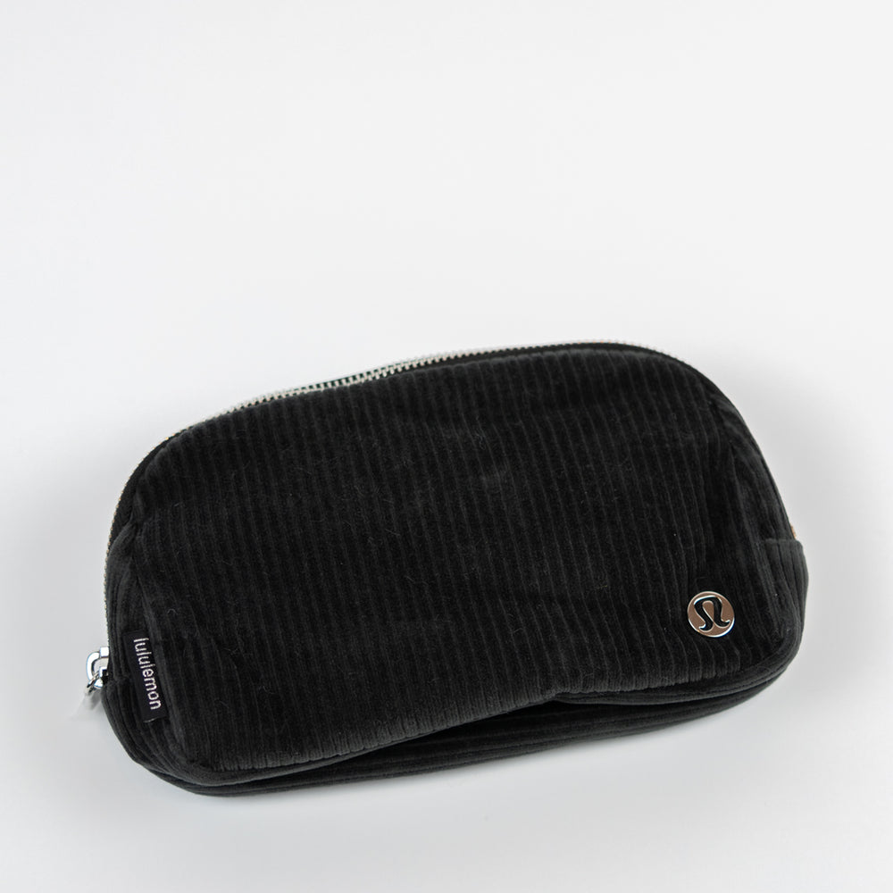 Everywhere Belt Bag 1L Corduroy | Black