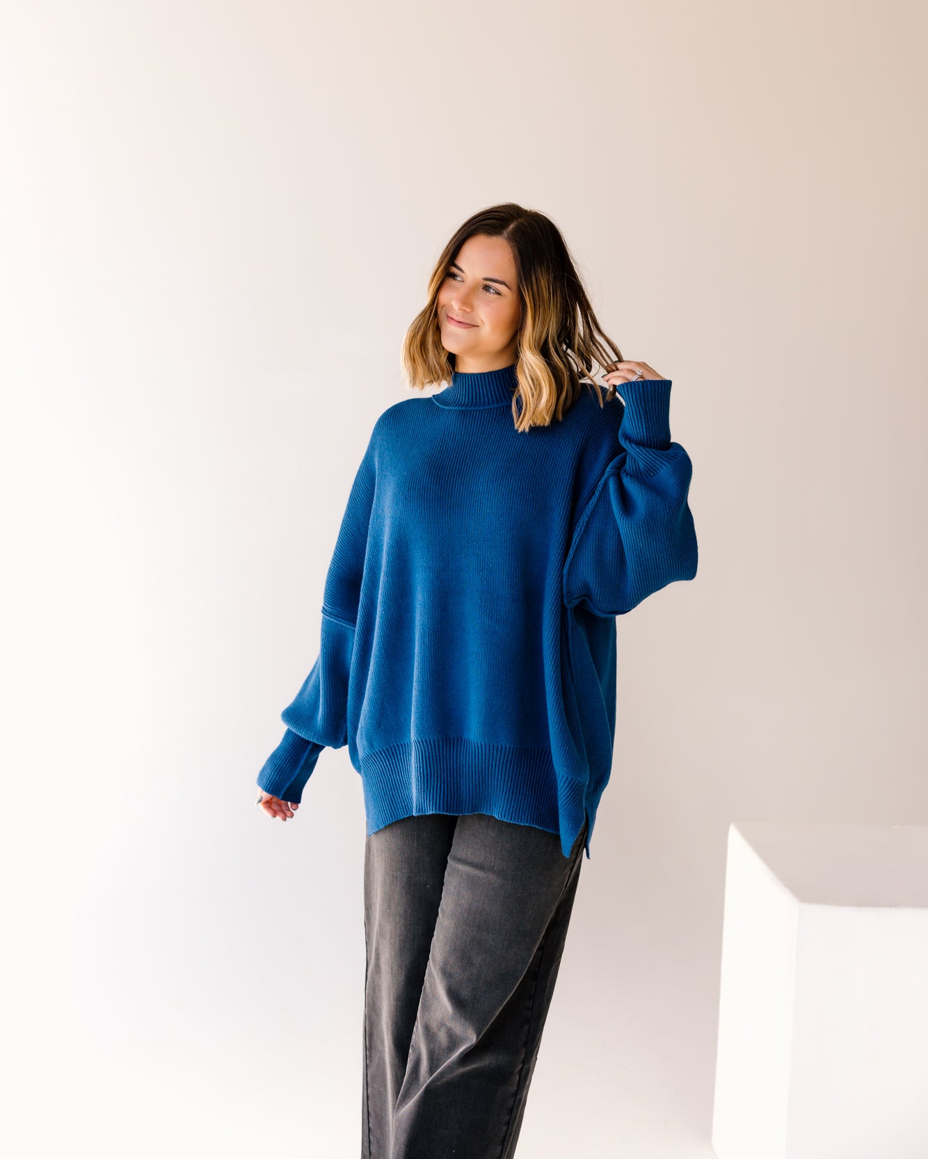 theory luxe ライトブルー ブルゾン ジッパー付き Ryder Side Slit Oversized Sweater | Light Navy – The Vault