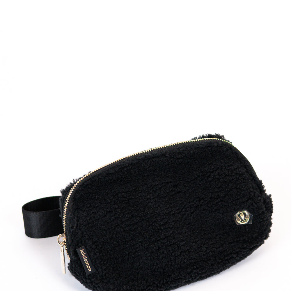 Everywhere Belt Bag Fleece | Black/Gold