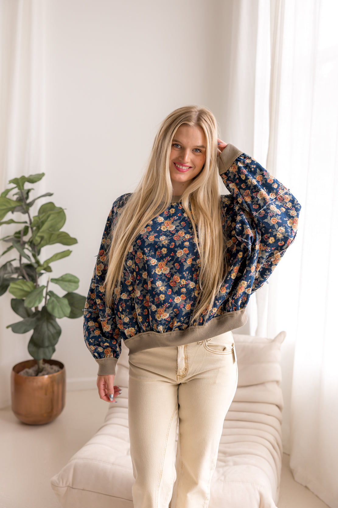 Lacey Floral Crewneck | Denim