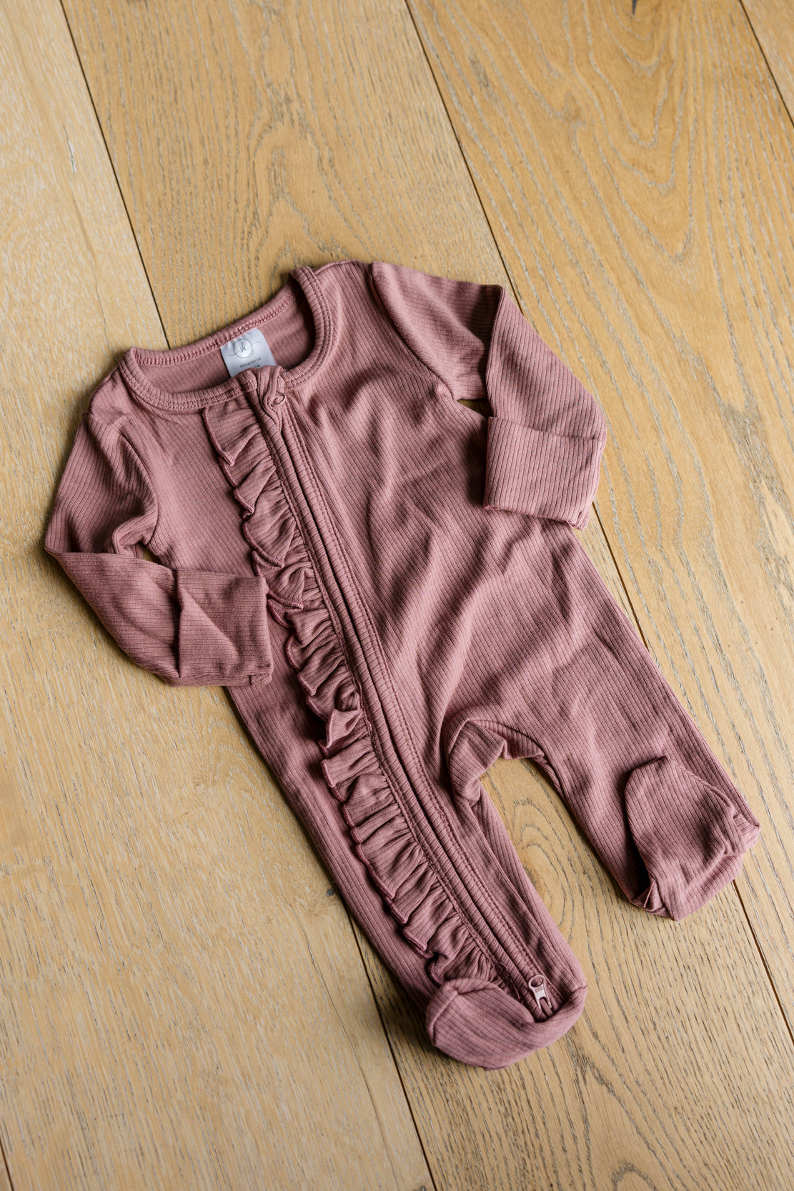 Ribbed Ruffle Footie | Mauve