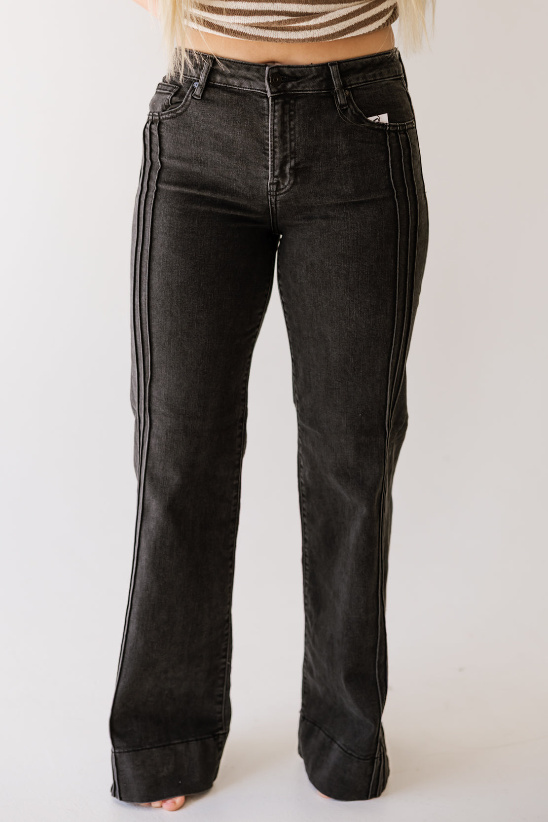 Happi Mid Rise Pintuck Flare Jean | Charcoal