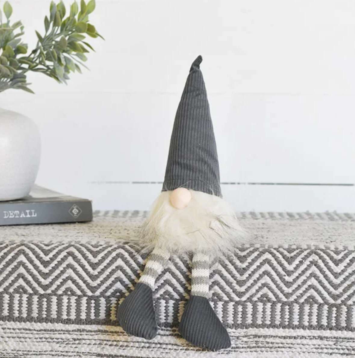 HXSP20-017 Grey Sitting Gnome